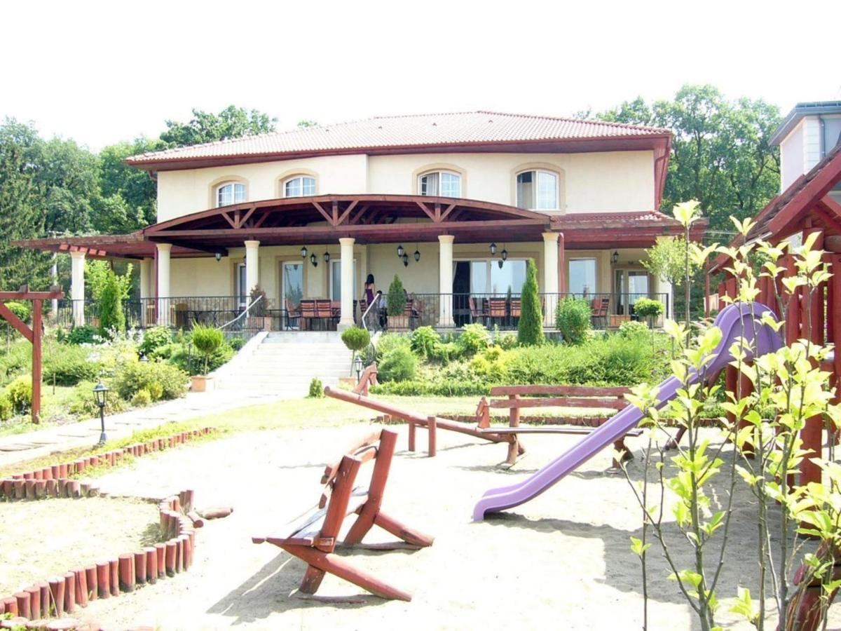 Family SIESTA Sóstó Bed and Breakfast Nyíregyháza Exterior foto